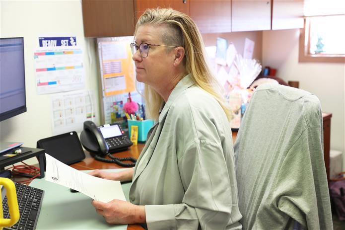  Image of Melinda Hunt doing work on her computer