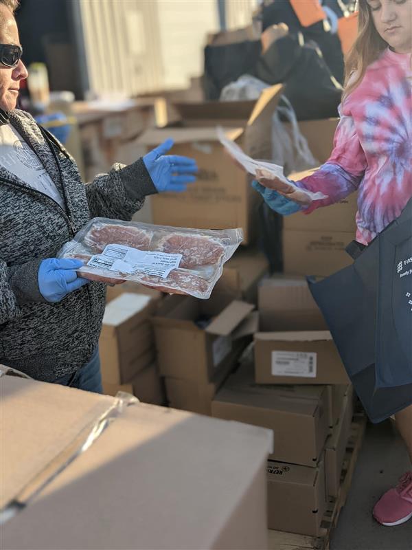 Holiday Food Donations and Volunteers