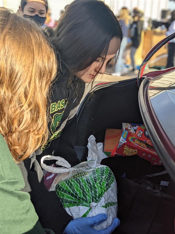 Holiday Food Donations and Volunteers