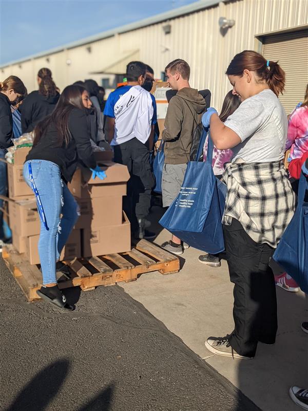 Holiday Food Donations and Volunteers