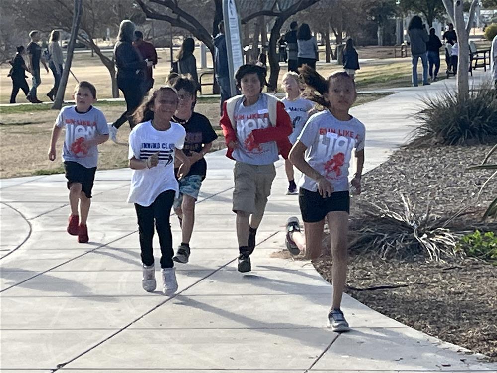 Running Club race students running.