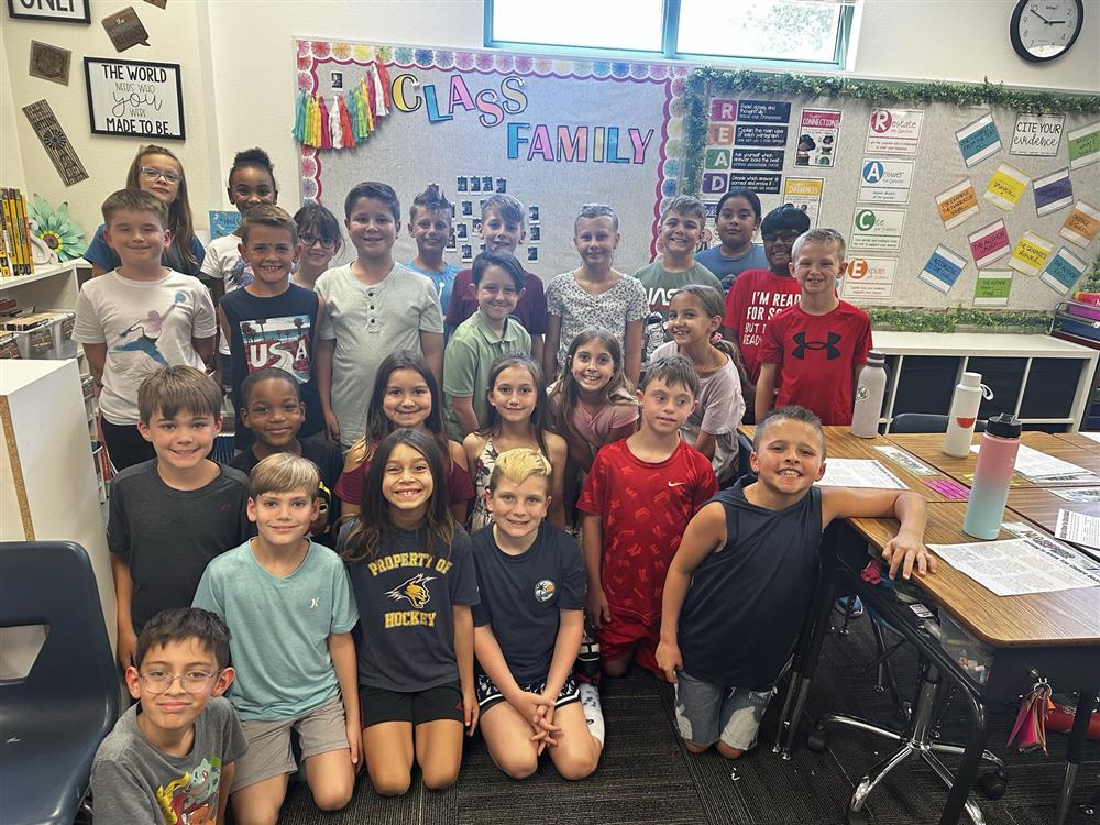 A group photo of a class at Santan Elementary School