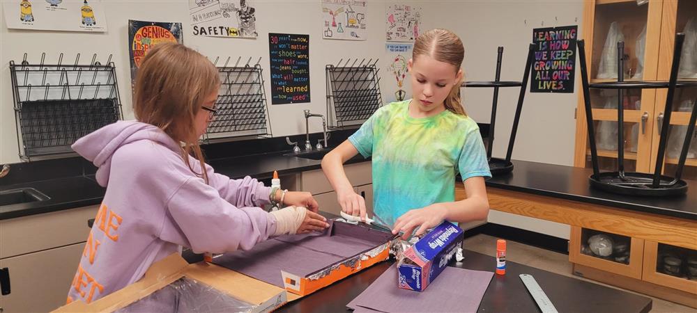 Students Making Solar Ovens