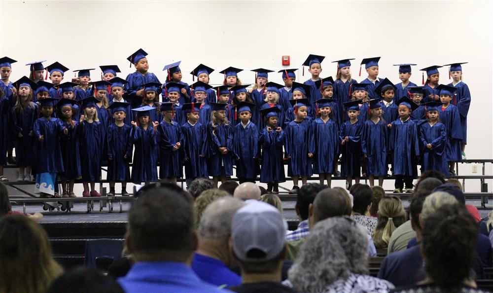 Group photo of Hull Elementary kindergarten students